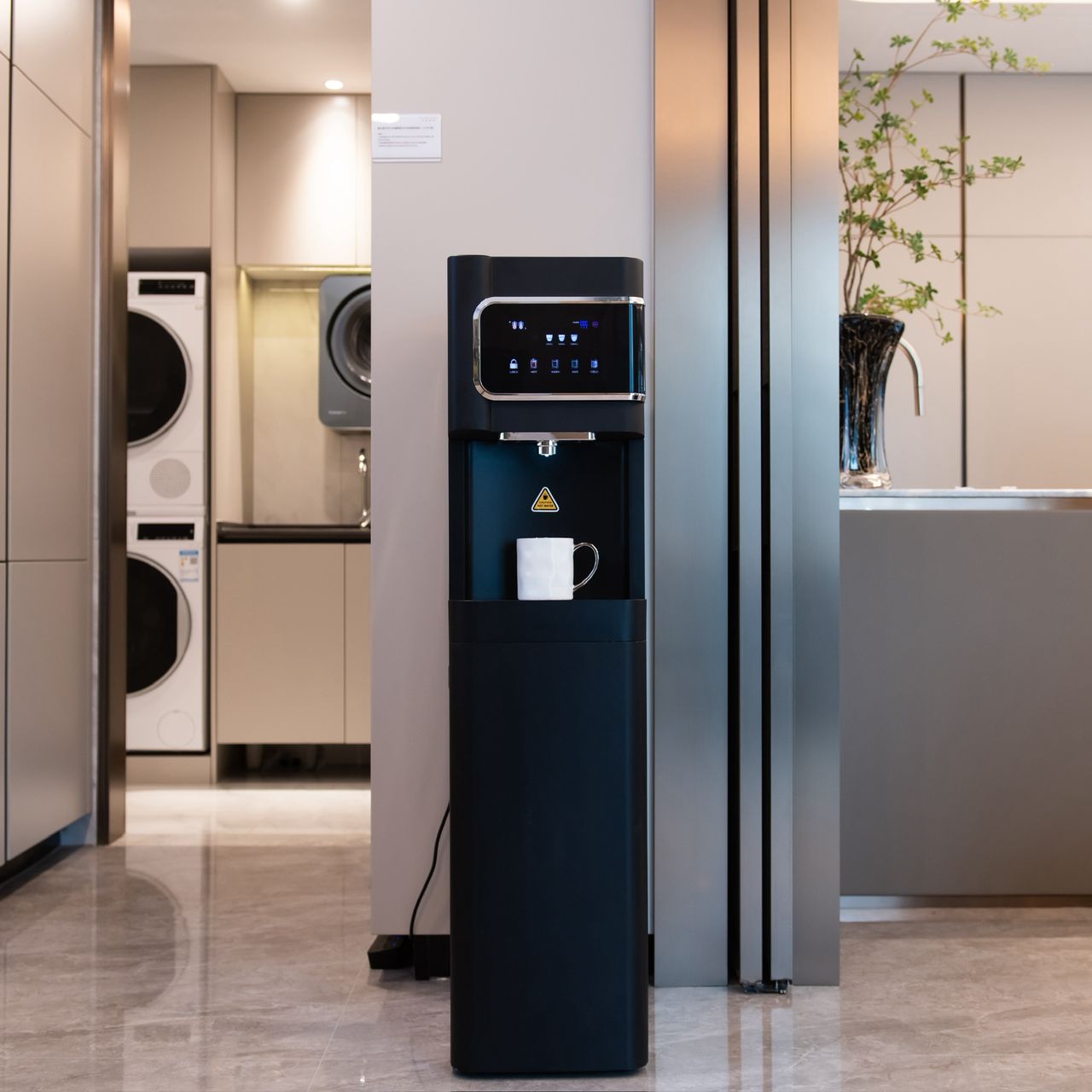 PureH2O Tower lângă zona de utilități a biroului